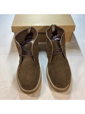 Desert Boots Vintage Late1960’s with box NOS Kids Shoe size 11 made in Canada.